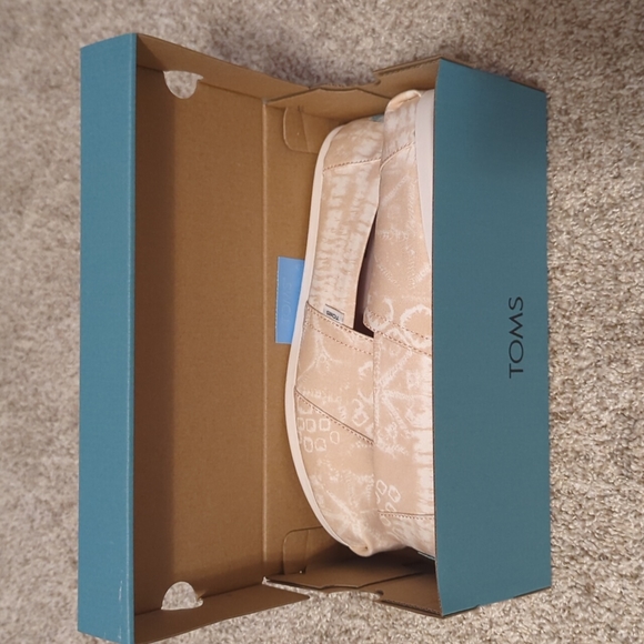 NWT TOMS size 8.5 Batik espadrille - Picture 3 of 3